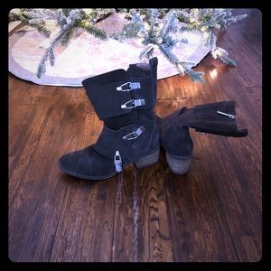 Donald J. Plumber brown suede boots with buckle